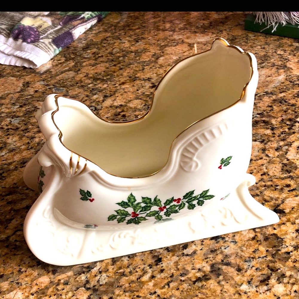 Baum Bros. Formalities Decorative Porcelain Christmas Sleigh Centerpiece